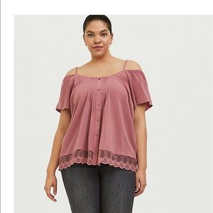 TORRID Dusty rose cold shoulder button blouse 💗
